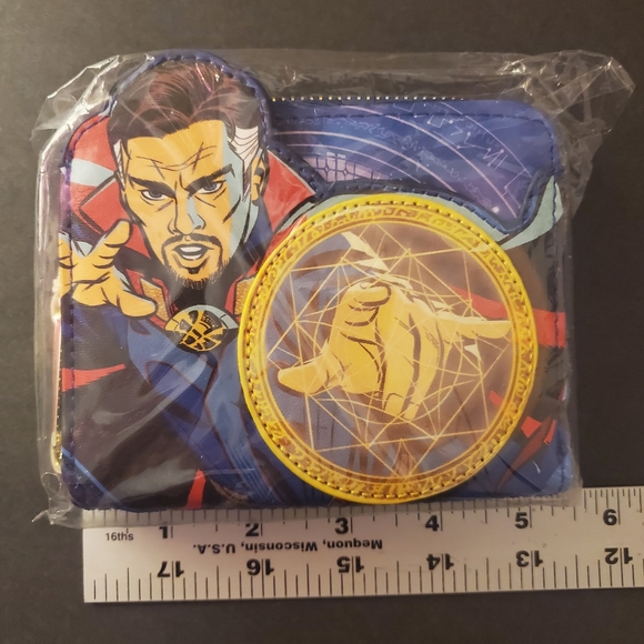 Doctor Strange in the Multiverse of Madness Glow in the Dark Zip Around Wallet - Picture 10 of 11